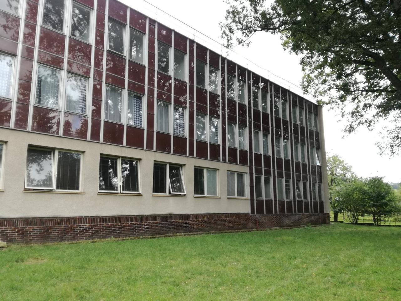 Hotel Hlaska Zlenice Extérieur photo